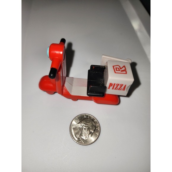 Roblox pizza Delivery Scooter‎ Replacement Toy Figure - Picture 1 of 6